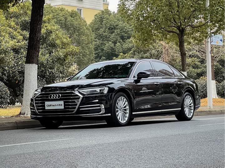 Фото 1 - Audi A8
