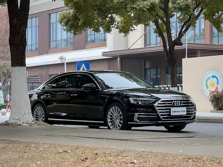 Фото 3 - Audi A8