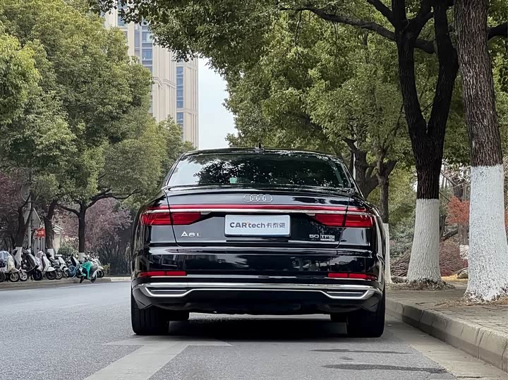 Фото 4 - Audi A8