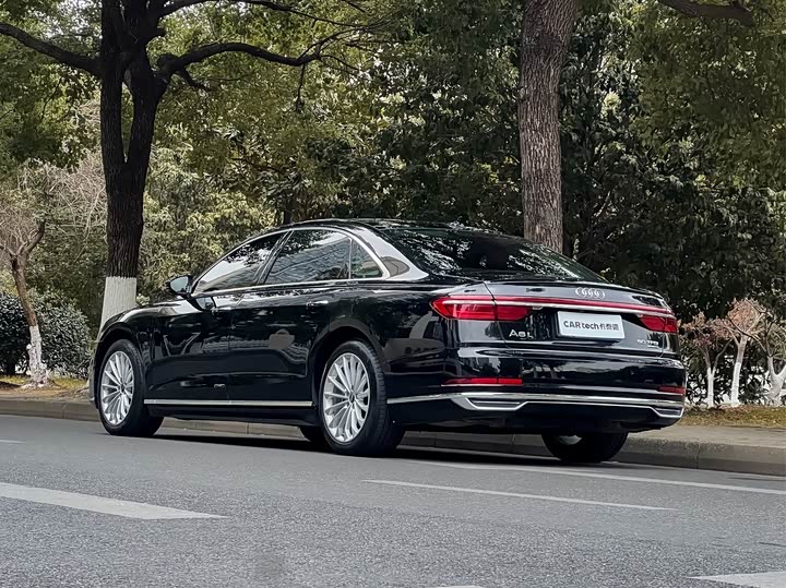 Фото 6 - Audi A8