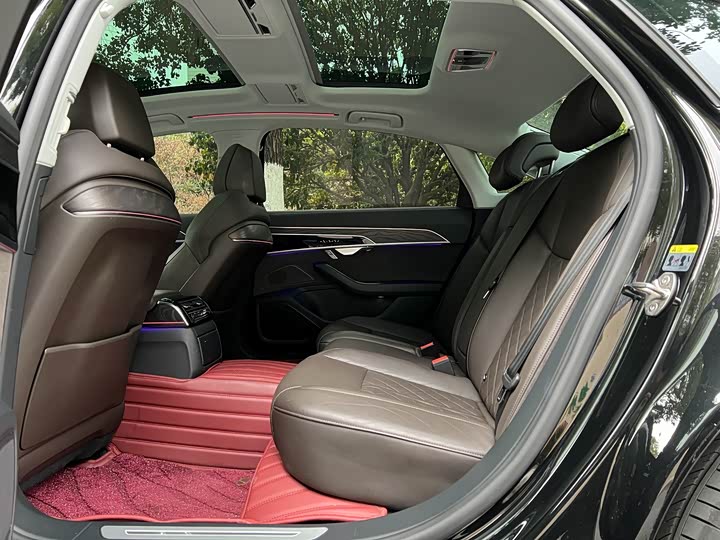 Фото 9 - Audi A8