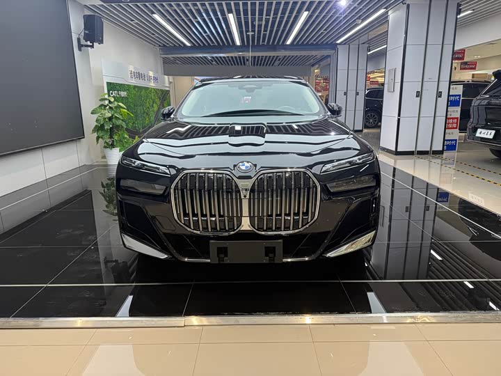 Фото 2 - BMW 7 Series