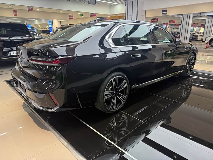 Фото 4 - BMW 7 Series