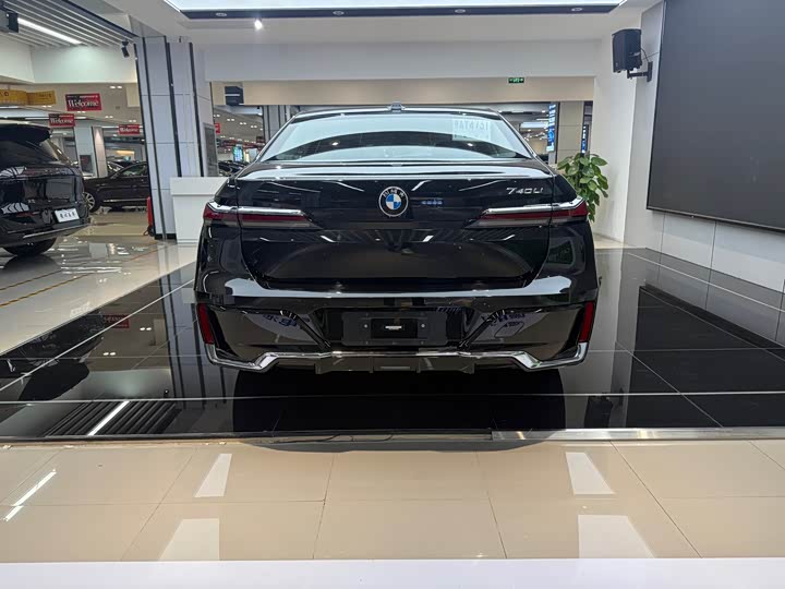 Фото 5 - BMW 7 Series