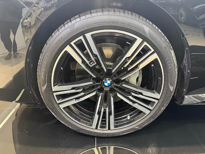 Фото 9 - BMW 7 Series