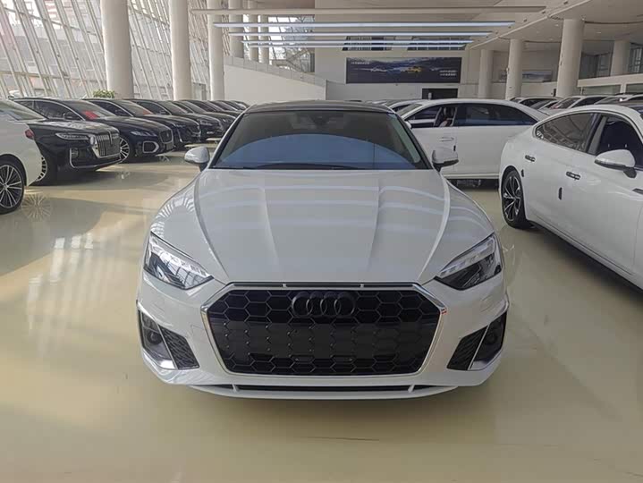 Фото 2 - Audi A5