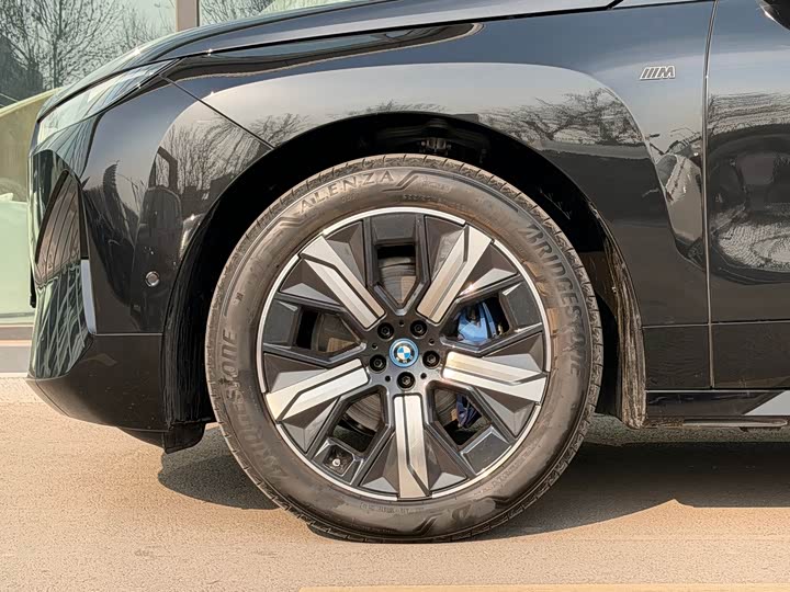 Фото 3 - BMW iX
