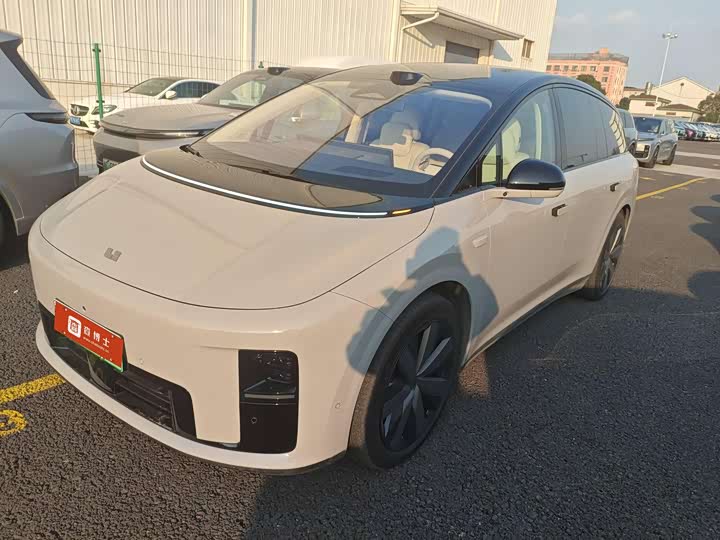 Фото 1 - LiXiang i8