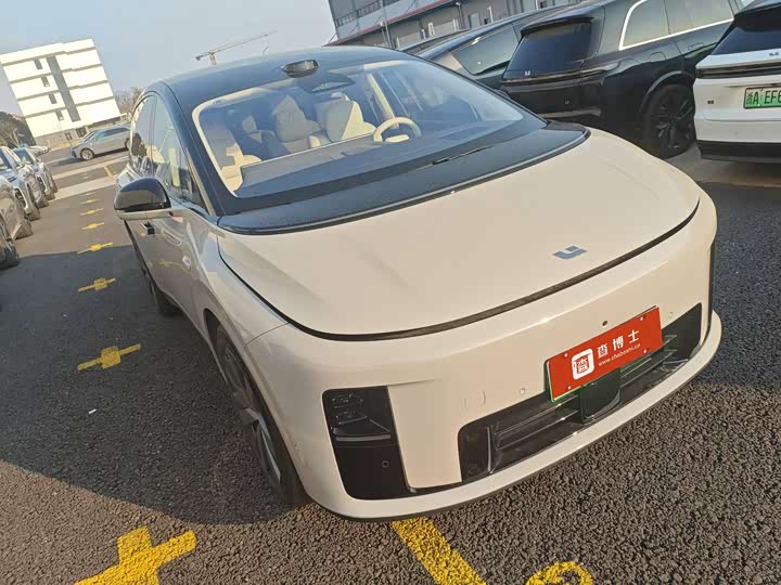 Фото 3 - LiXiang i8