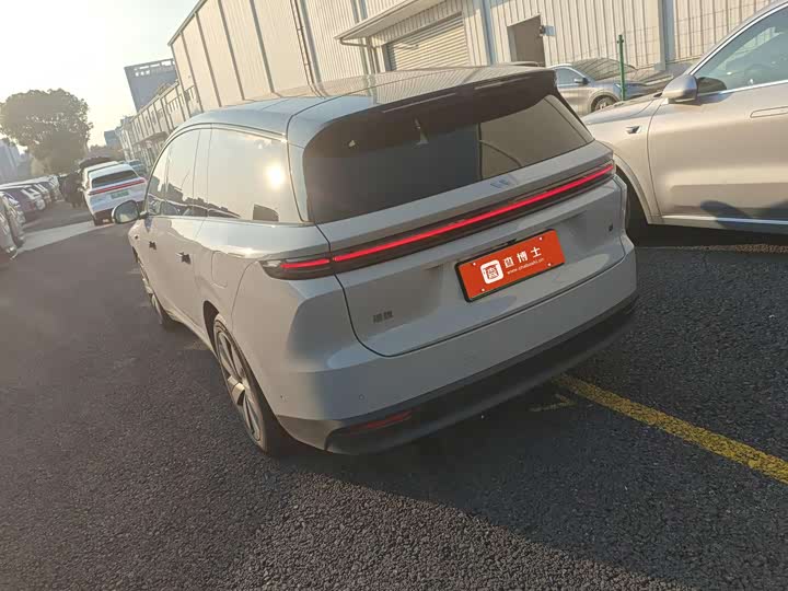 Фото 4 - LiXiang i8