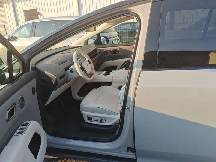 Фото 5 - LiXiang i8