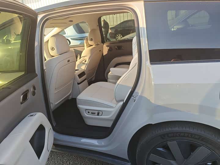 Фото 7 - LiXiang i8