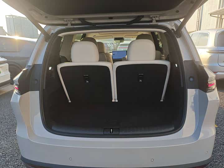 Фото 8 - LiXiang i8