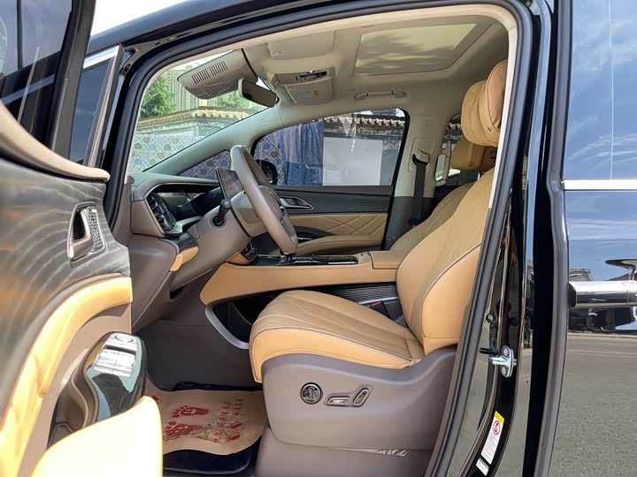 Фото 5 - Denza D9