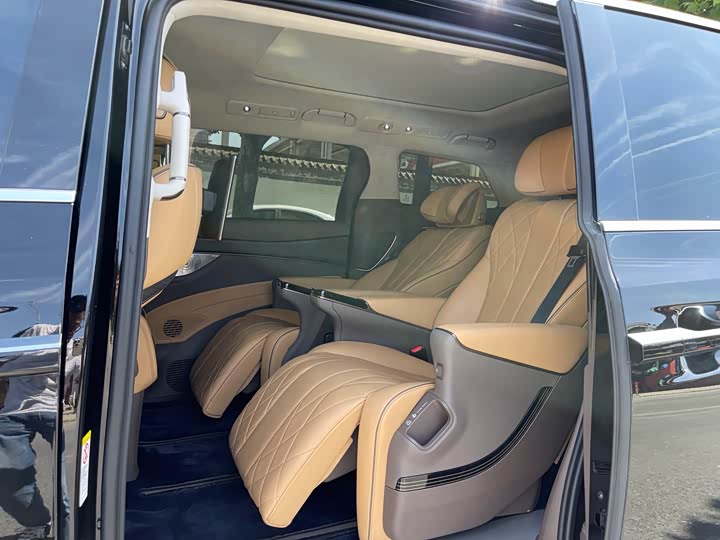 Фото 7 - Denza D9