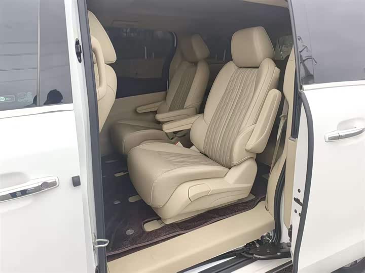 Фото 6 - Buick GL8 ES