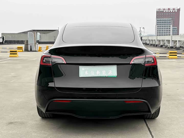 Фото 6 - Tesla Model Y