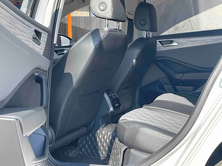 Фото 6 - Volkswagen Sagitar L