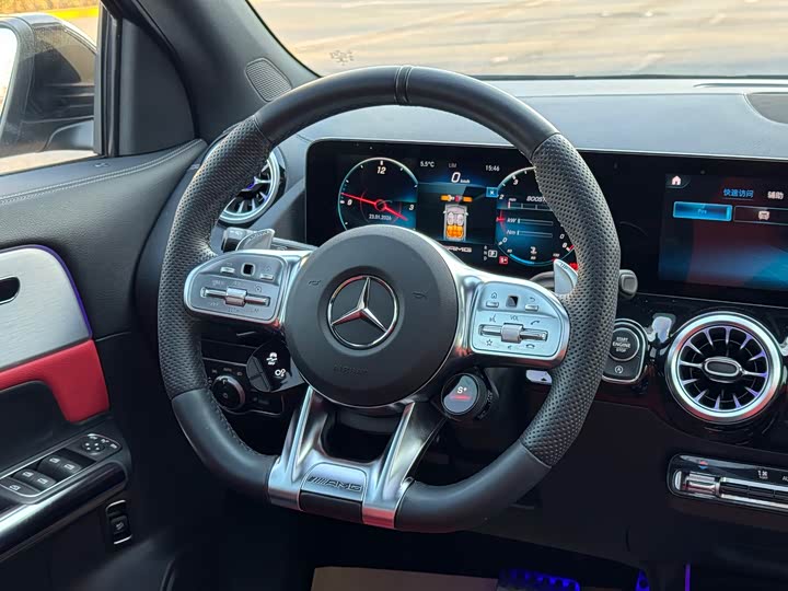 Фото 8 - Mercedes-Benz GLA-Class AMG