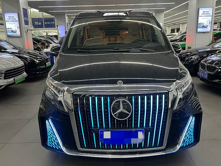 Photo 2 - Mercedes-Benz V-Class