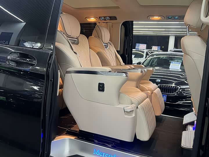 Photo 6 - Mercedes-Benz V-Class
