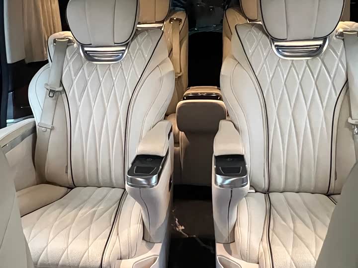 Photo 8 - Mercedes-Benz V-Class