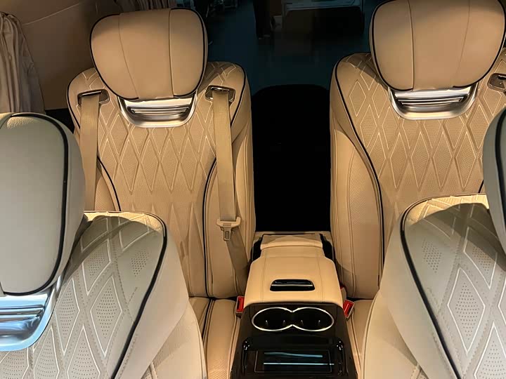 Photo 9 - Mercedes-Benz V-Class