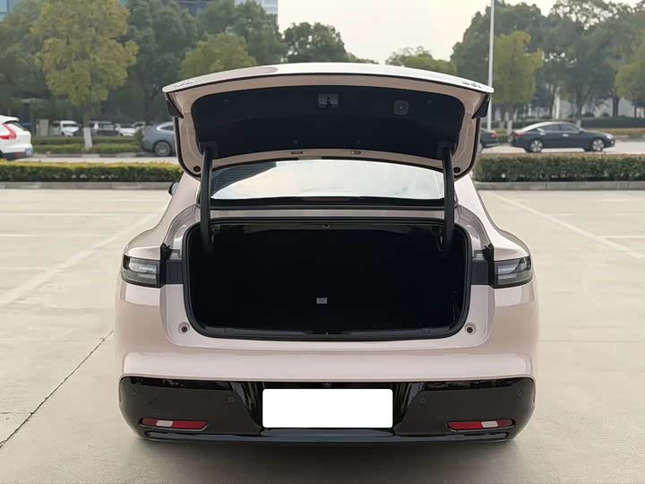 Фото 8 - Leapmotor B01