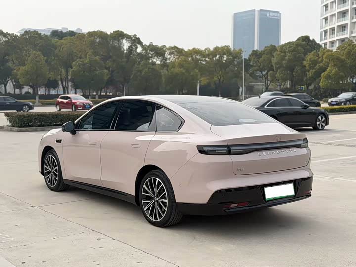 Фото 9 - Leapmotor B01