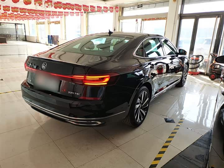 Фото 7 - Volkswagen Passat