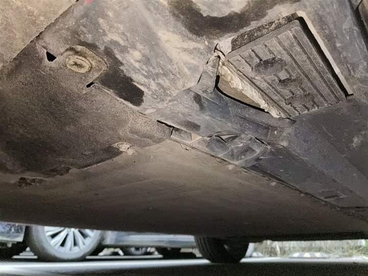 Фото 8 - Hongqi E-HS9