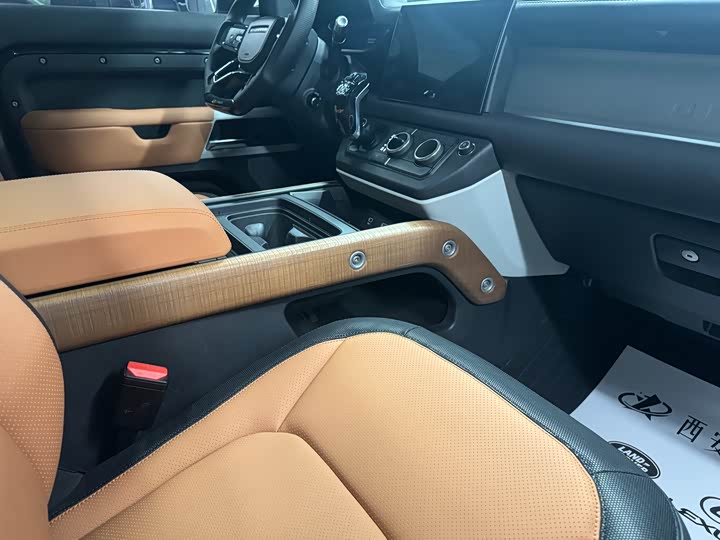 Фото 8 - Land Rover Defender