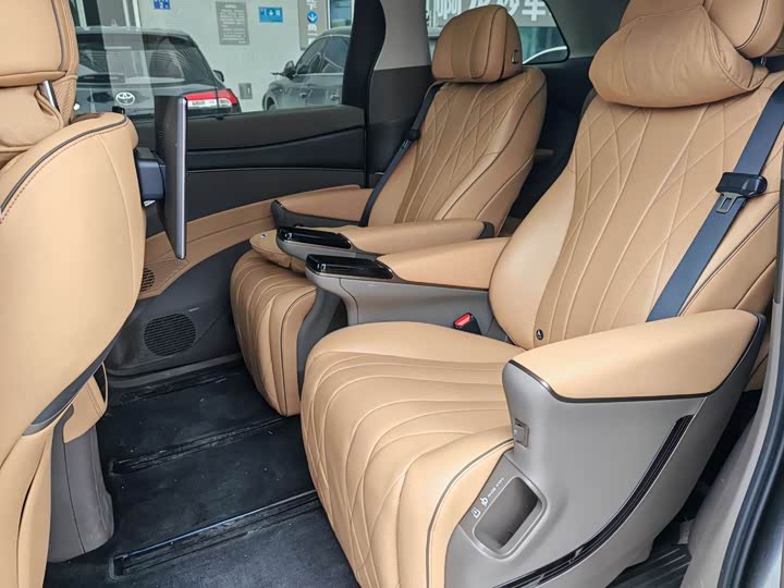 Фото 5 - Denza D9