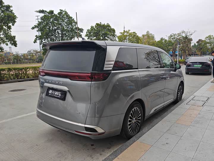 Фото 7 - Denza D9