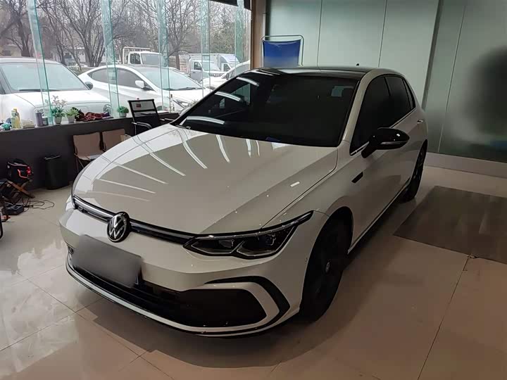 Фото 2 - Volkswagen Golf