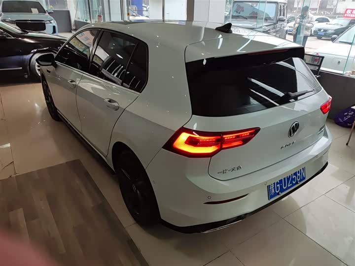 Фото 5 - Volkswagen Golf