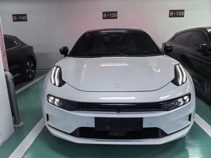 Фото 2 - Zeekr 001