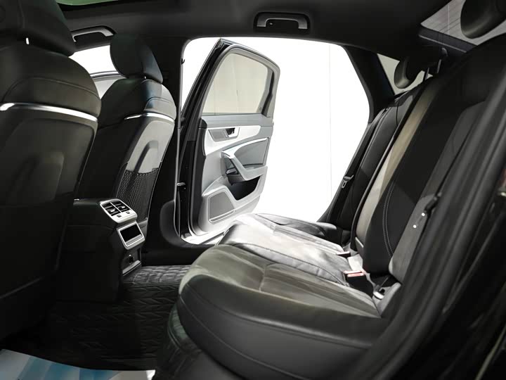 Фото 5 - Audi A6L