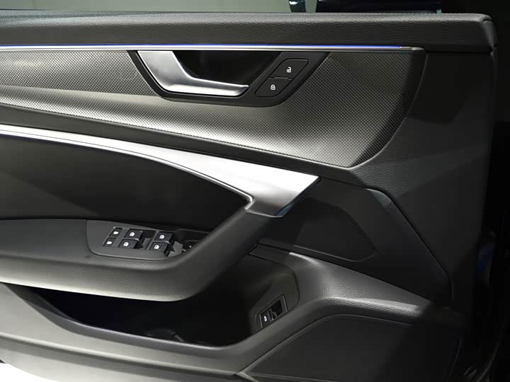 Фото 6 - Audi A6L