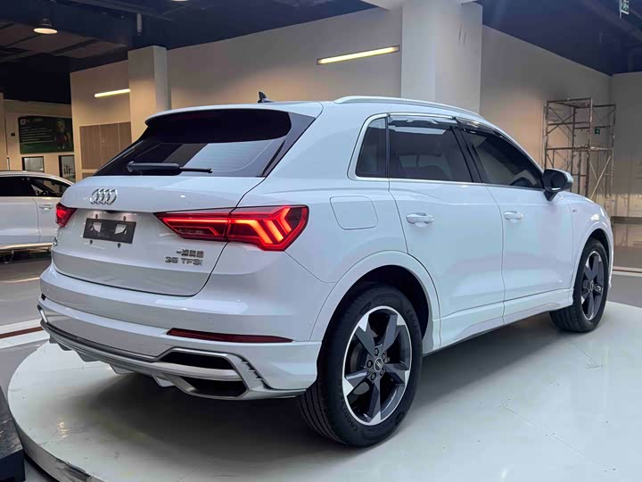 Фото 6 - Audi Q3