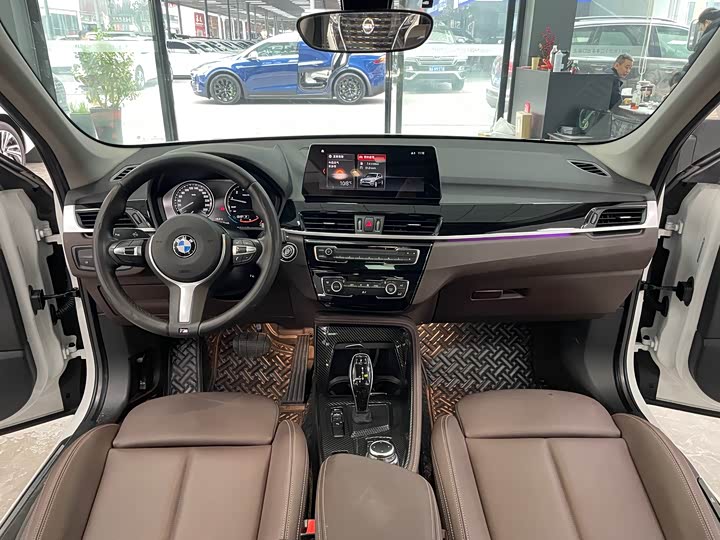 Фото 8 - BMW X1