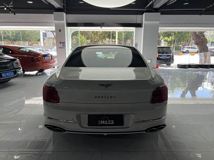 Фото 8 - Bentley Flying Spur