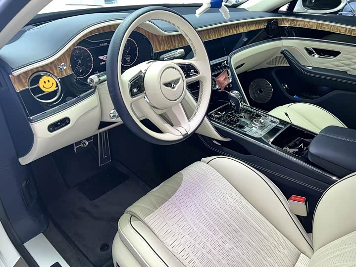 Фото 9 - Bentley Flying Spur