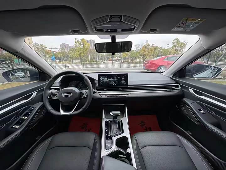 Фото 4 - Geely Emgrand