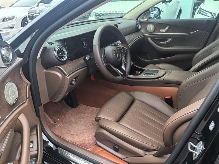 Фото 5 - Mercedes-Benz E-Class