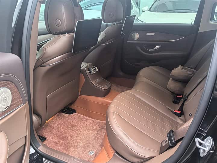 Фото 6 - Mercedes-Benz E-Class