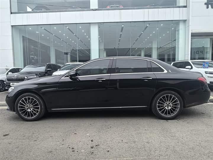 Фото 7 - Mercedes-Benz E-Class