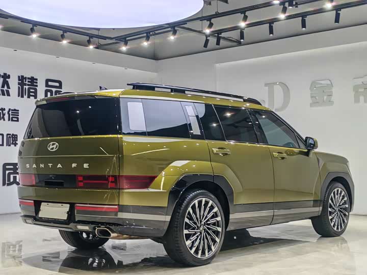 Фото 4 - Hyundai Santa Fe