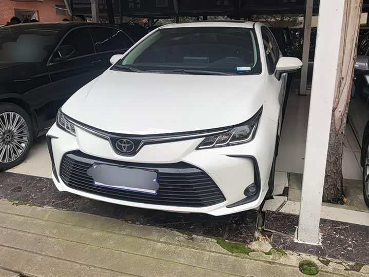 Фото 1 - Toyota Corolla