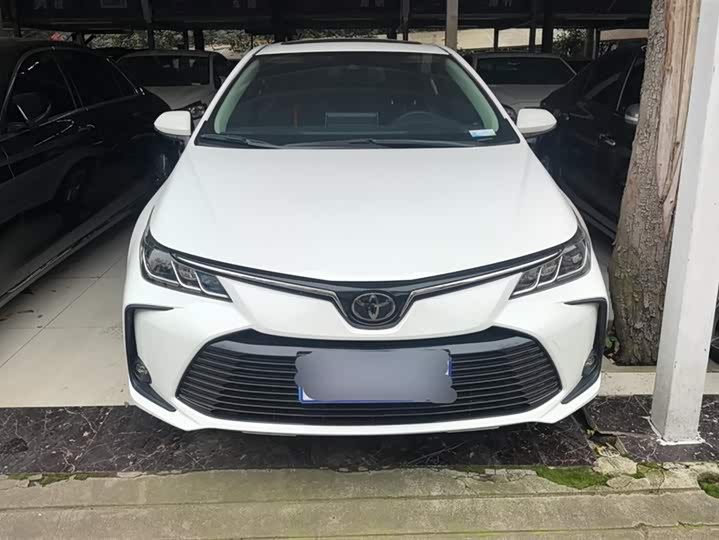Фото 2 - Toyota Corolla